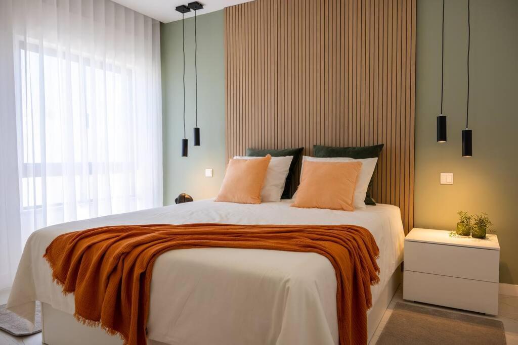 Apartment 1 Bedroom Flat Completely Renovated. *