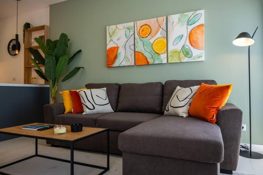 1 Bedroom Flat Completely Renovated. Apartment