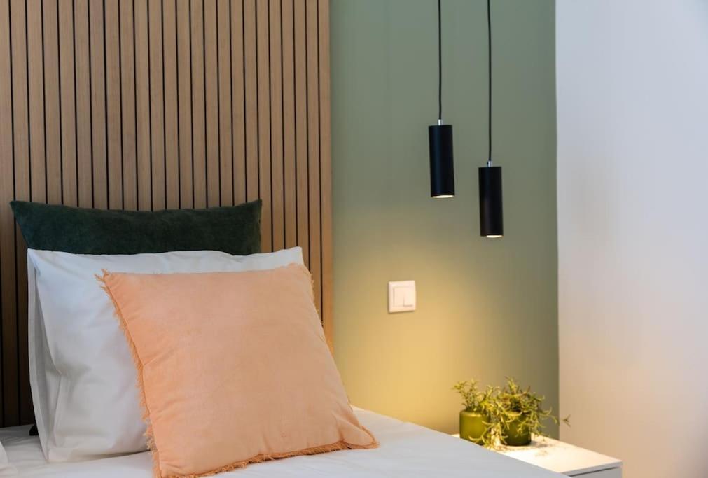 Apartment 1 Bedroom Flat Completely Renovated. *